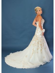 Organza abroncsos esküvői ruha