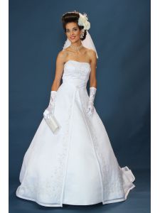 Elegánsan modern esküvői ruha